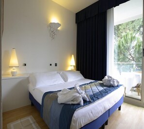 Classic Double Room | Minibar, in-room safe, desk, soundproofing - Hotel Luxor (Rimini)