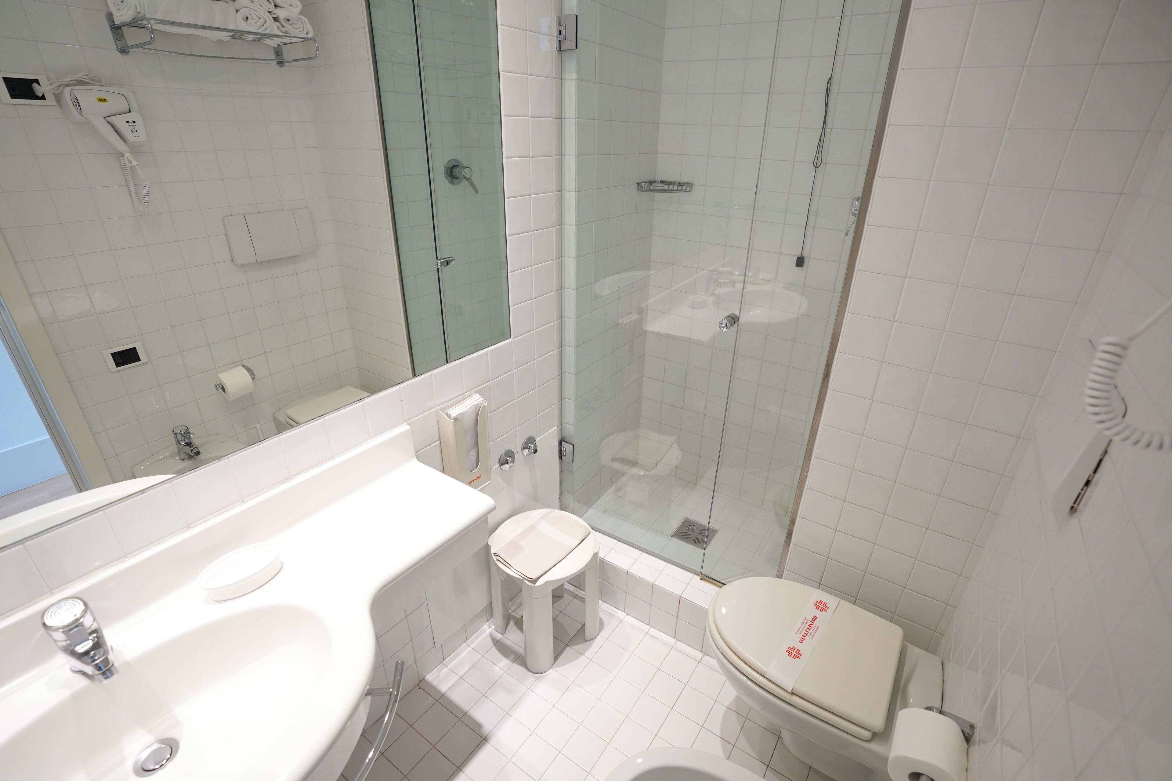 shower, free toiletries, hair dryer, bidet