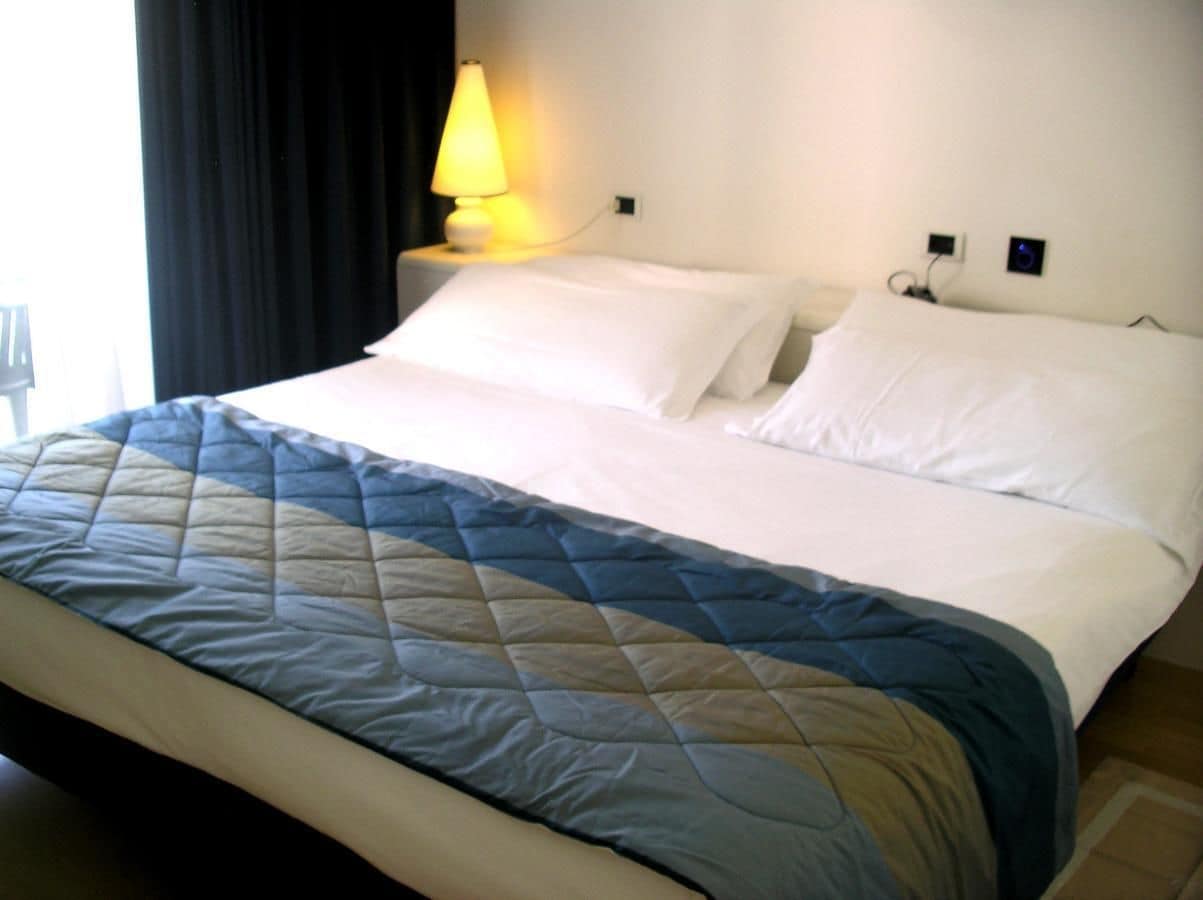 classic double room | 1 bedroom, minibar, in-room safe, desk