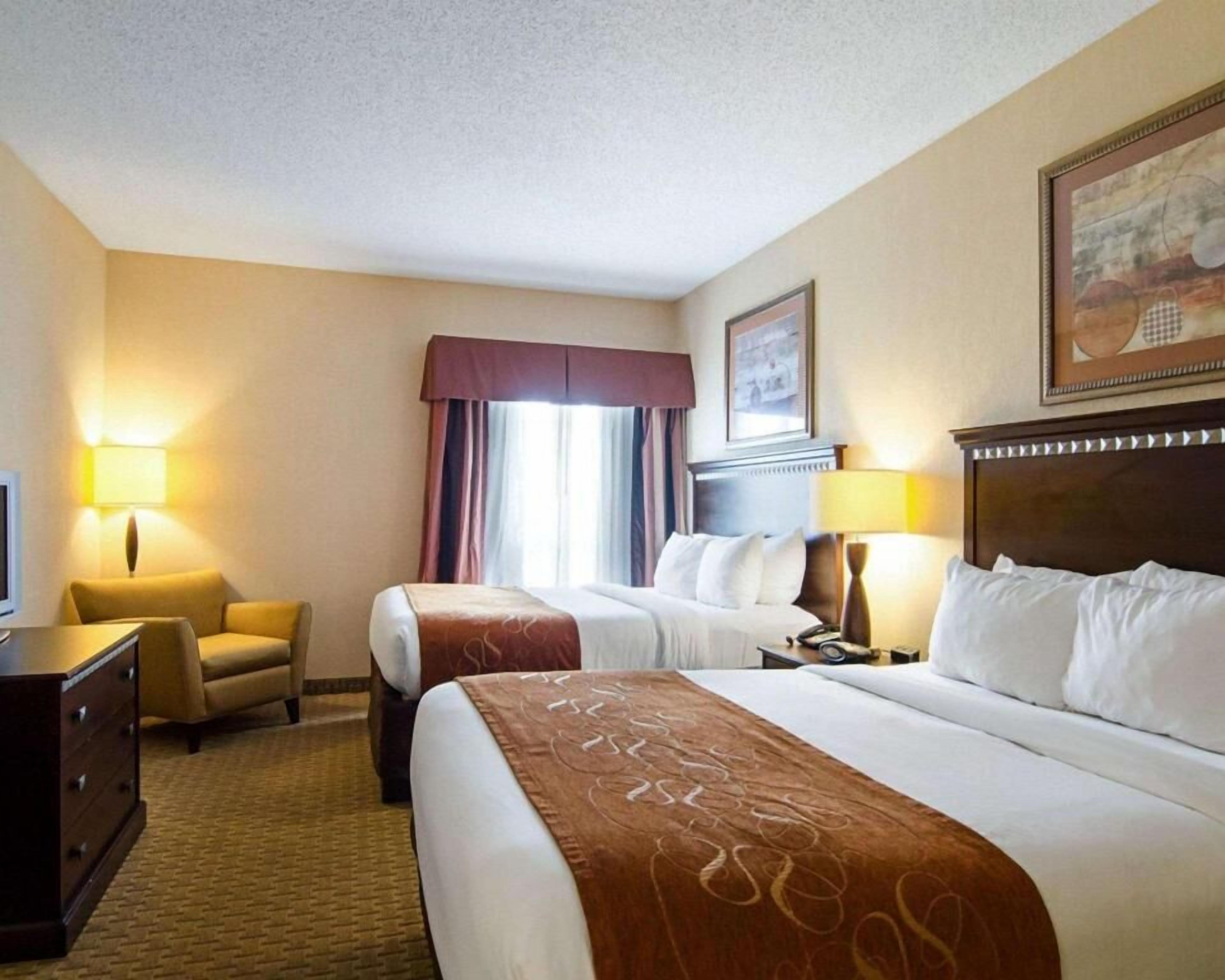 Premium bedding, in-room safe, desk, blackout drapes