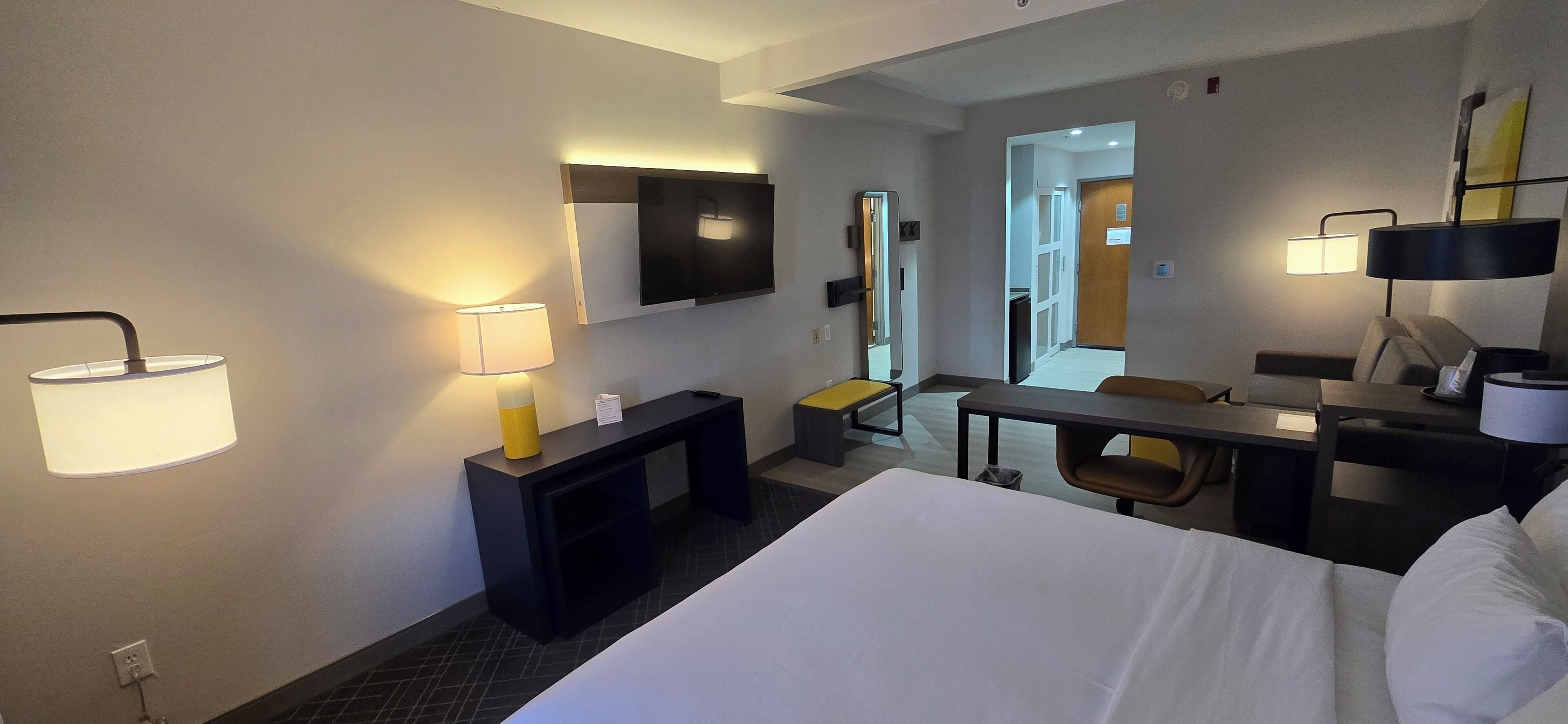 suite, non smoking | premium bedding, in-room safe, desk, blackout curtains