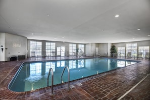 Indoor pool, open 10:00 AM to 9:00 PM, sun loungers - Comfort Suites Conway (Conway)