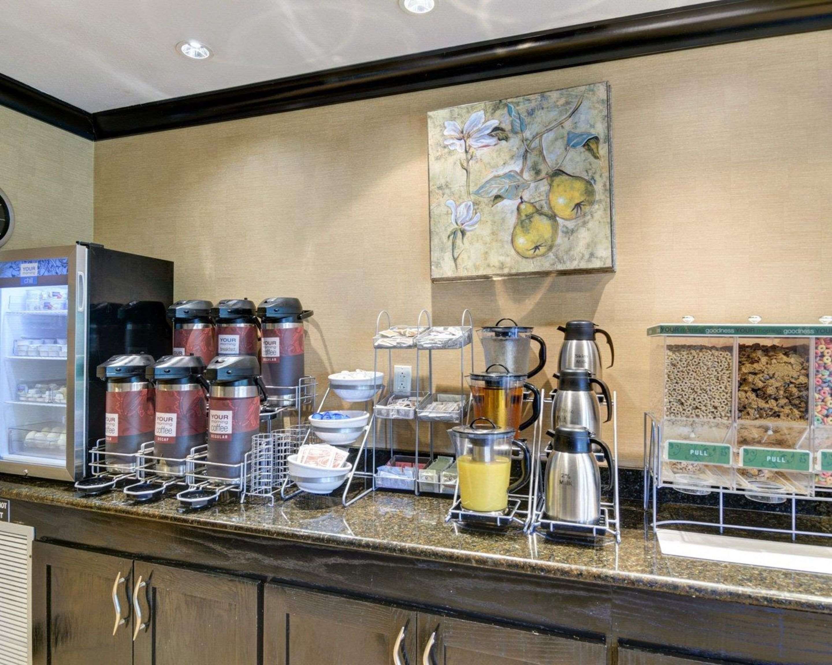 free daily continental breakfast