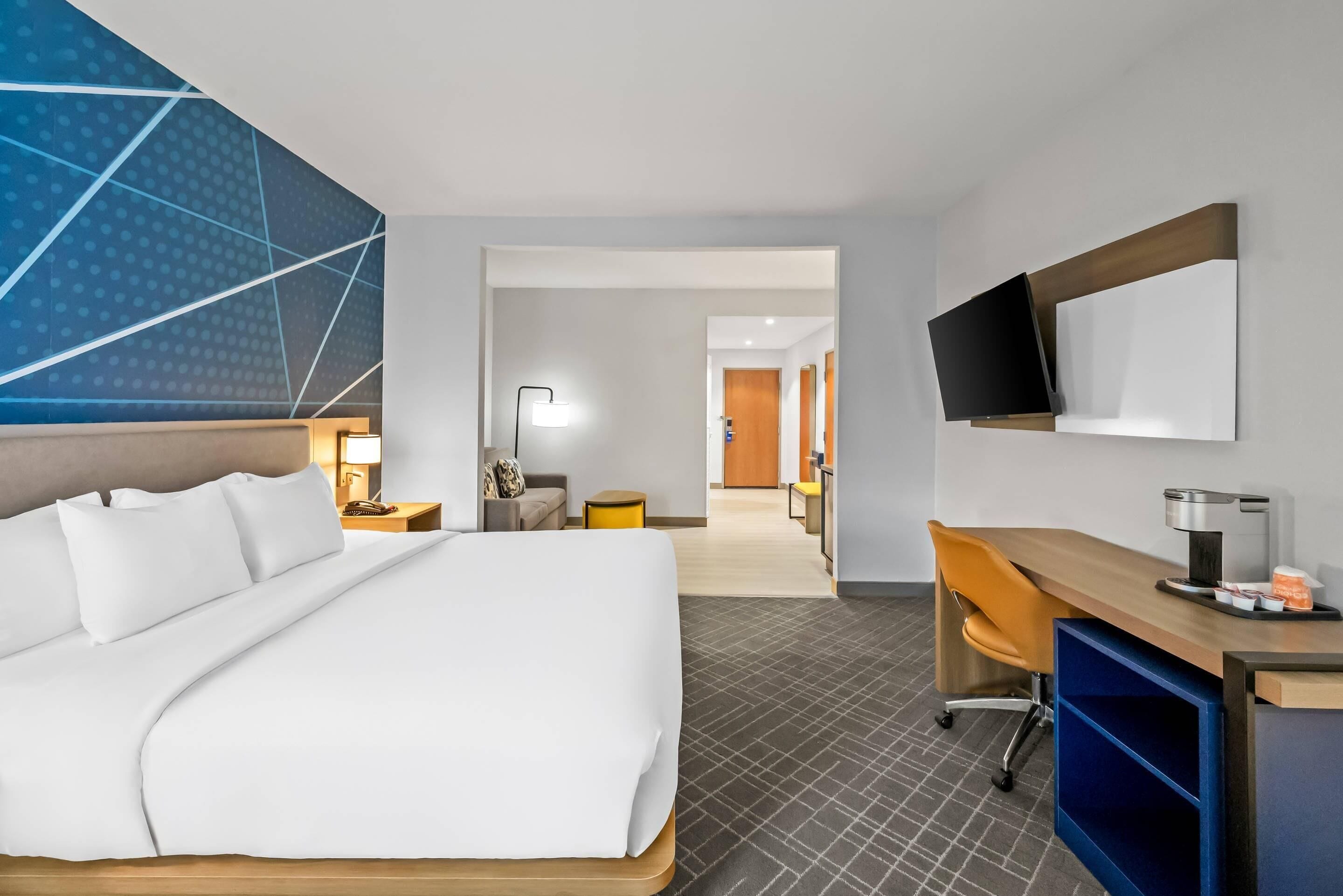 Suíte, acessível | Roupas de cama premium, cofres nos quartos, escrivaninha