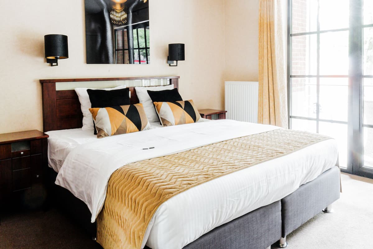 Habitación doble Confort, balcón | Ropa de cama de alta calidad y artículos del minibar gratis