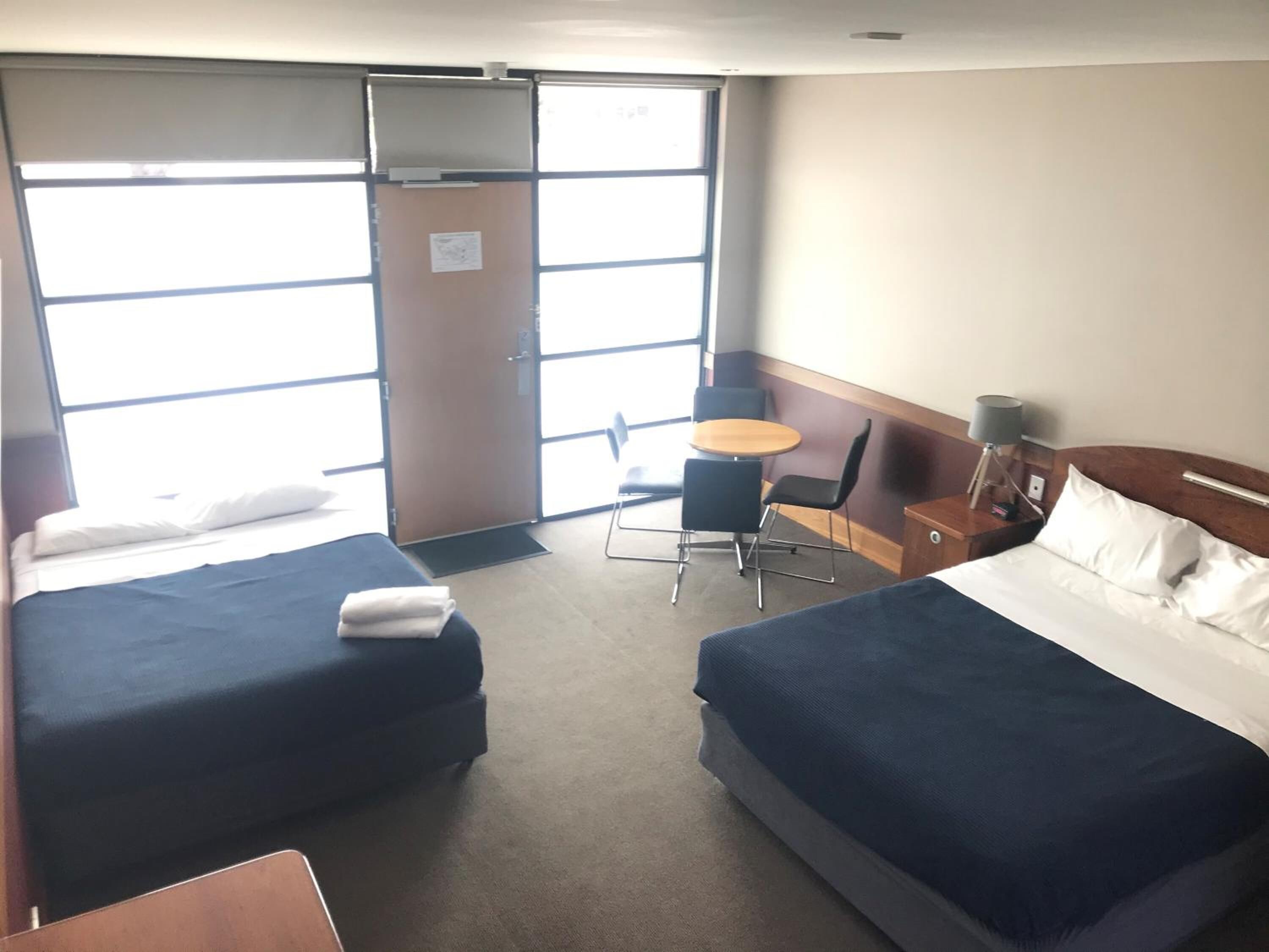 Minibar, skrivebord, strygejern/strygebræt, gratis Wi-Fi