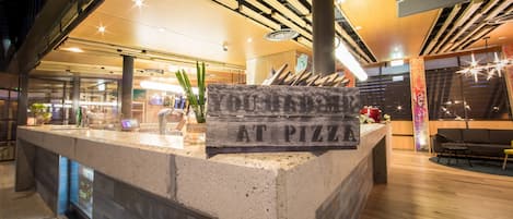 2 restaurants, breakfast served