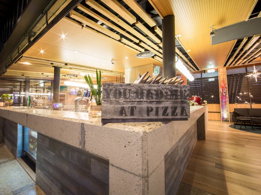 2 restaurants, breakfast served