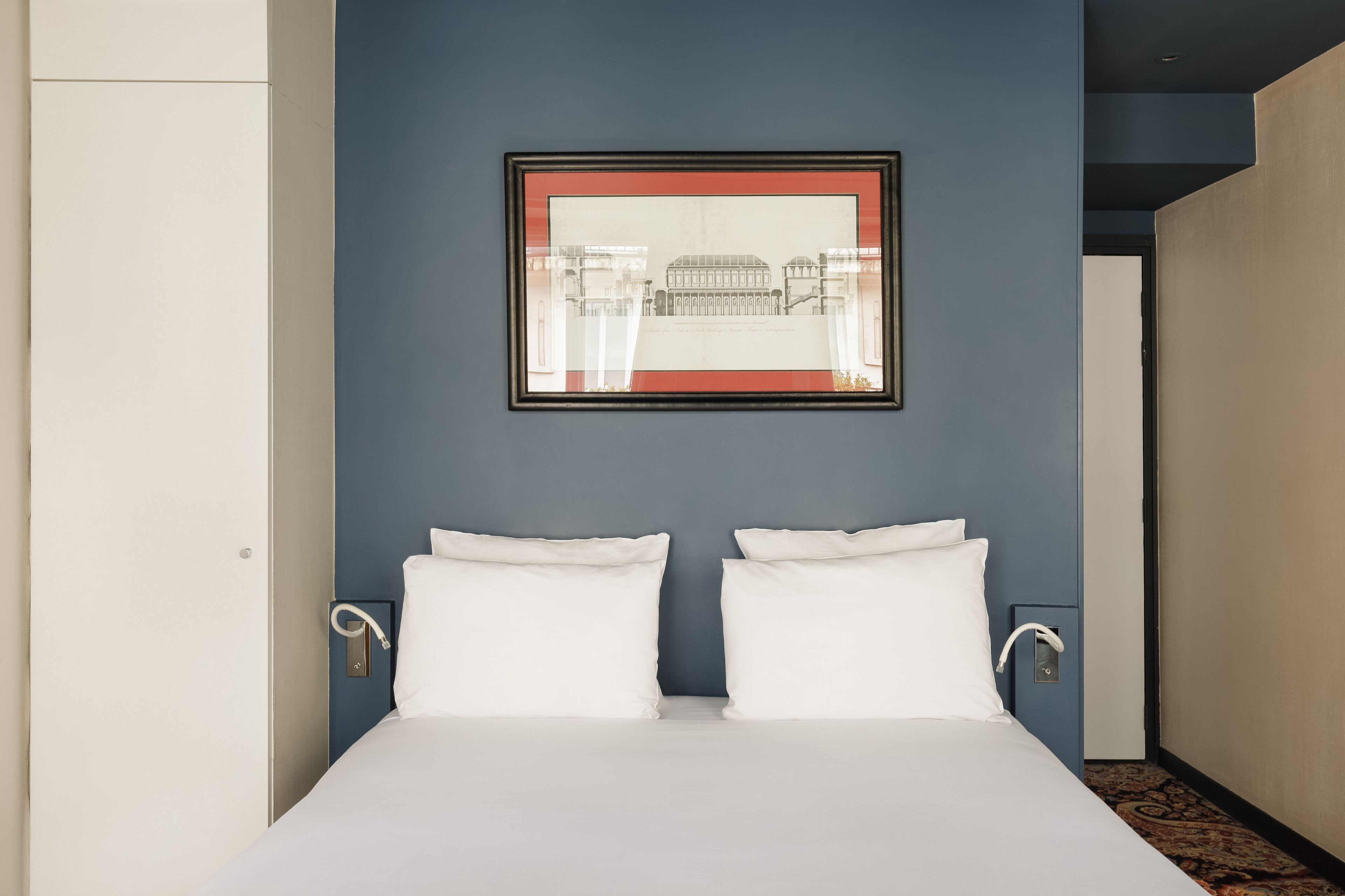 classic double room, 1 queen bed | in-room safe, individually decorated, blackout curtains, soundproofing