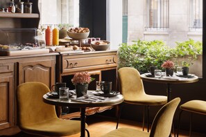 Dining - NEW Hotel Republique (Paris)