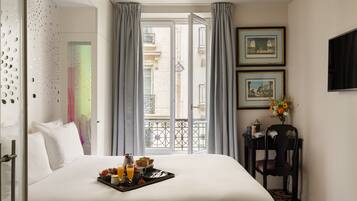 Caja de seguridad en la habitación y decoración personalizada