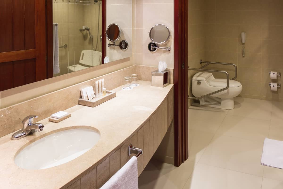 standard room, 2 single beds | bathroom | shower, rainfall showerhead, free toiletries, towels
