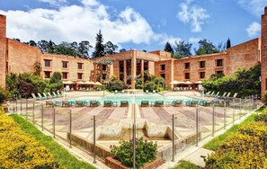 Outdoor pool, open 7:30 AM to 7 PM, pool umbrellas, pool loungers - Estelar Paipa Hotel Spa & Centro de Convenciones (Paipa)