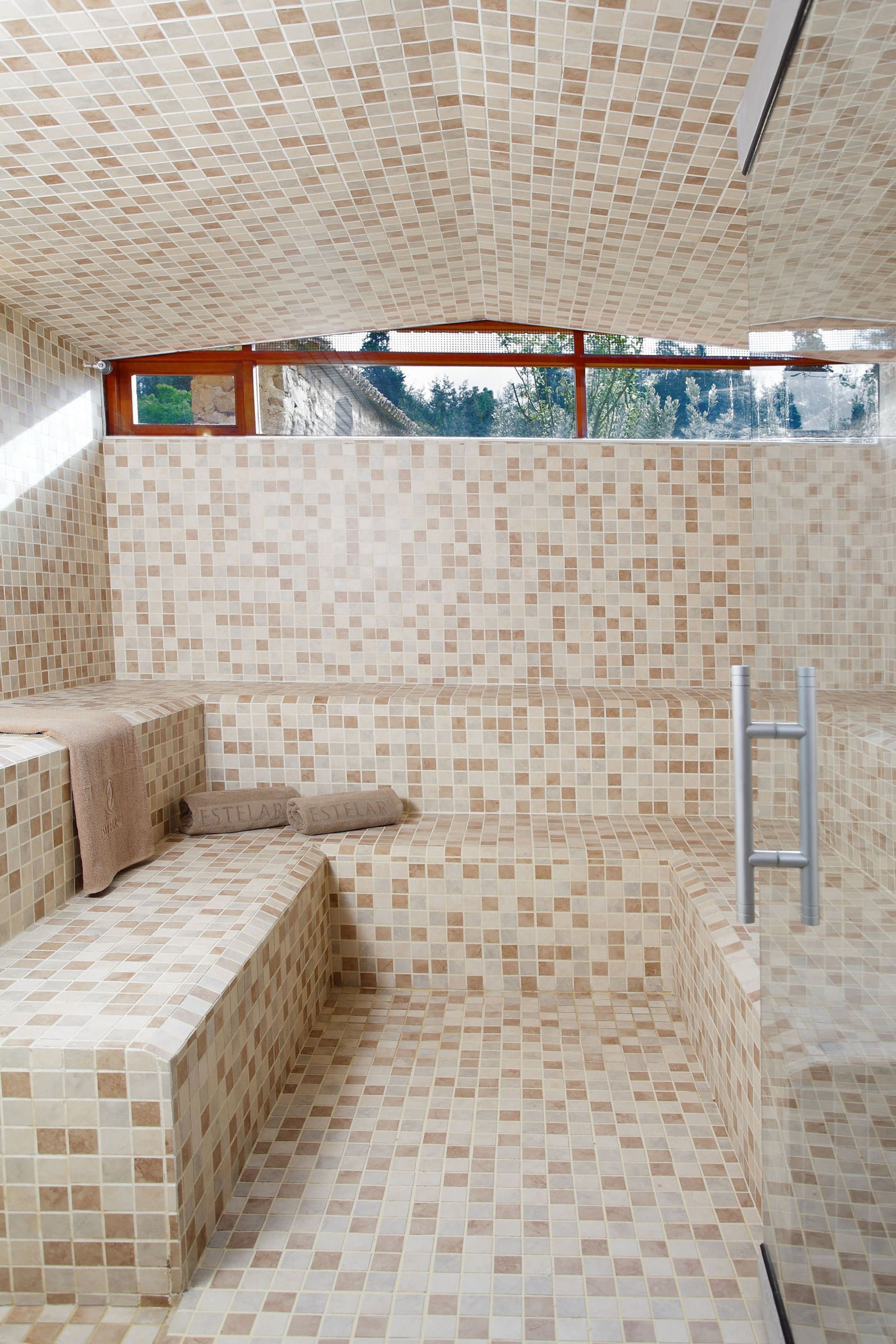 Couples treatment room(s), sauna, hot tub, body treatments, hydrotherapy