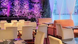 2 restauranter: frokost, lunsj og middag serveres