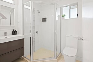 Shower, free toiletries, hair dryer, towels