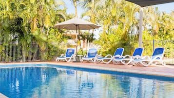 Piscina all'aperto, una piscina riscaldata