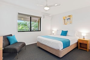 Individually furnished, iron/ironing board, free WiFi, bed sheets - Arlia Sands Apartments (Torquay)