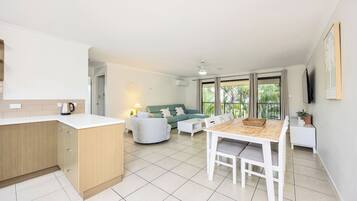 2 Bedroom Superior Apartment | Individually furnished, iron/ironing board, free WiFi, bed sheets