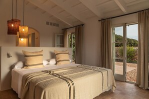 Suíte, terraço | Frigobar, cofres nos quartos, escrivaninha