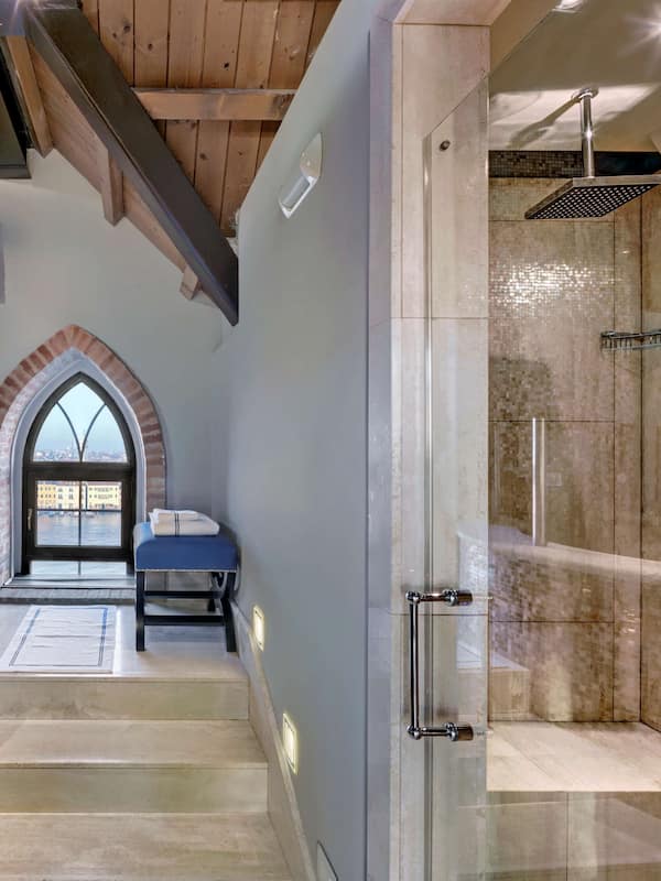 Presidential Suite | Bathroom | Shower, rainfall showerhead, free toiletries, hair dryer
