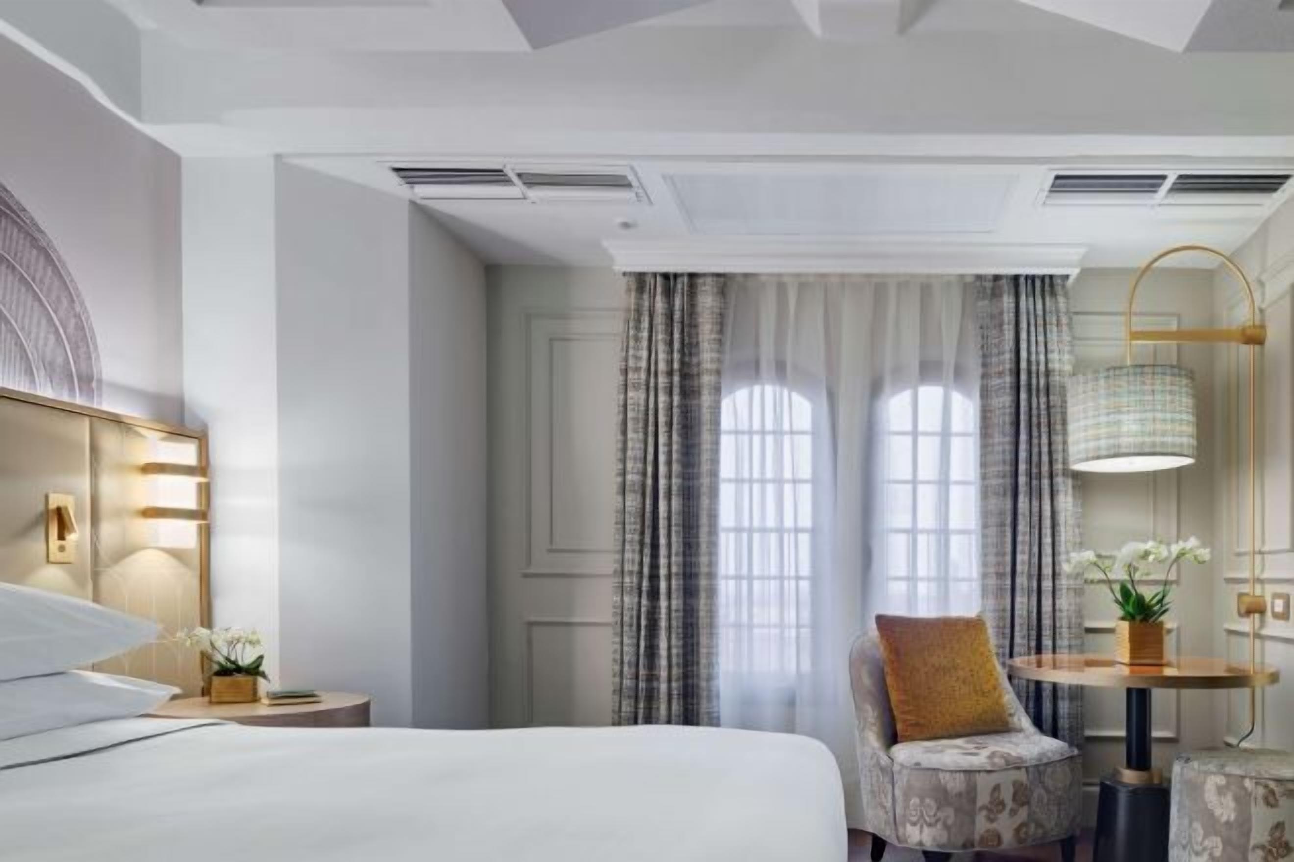 Hypo-allergenic bedding, minibar, in-room safe, individually furnished