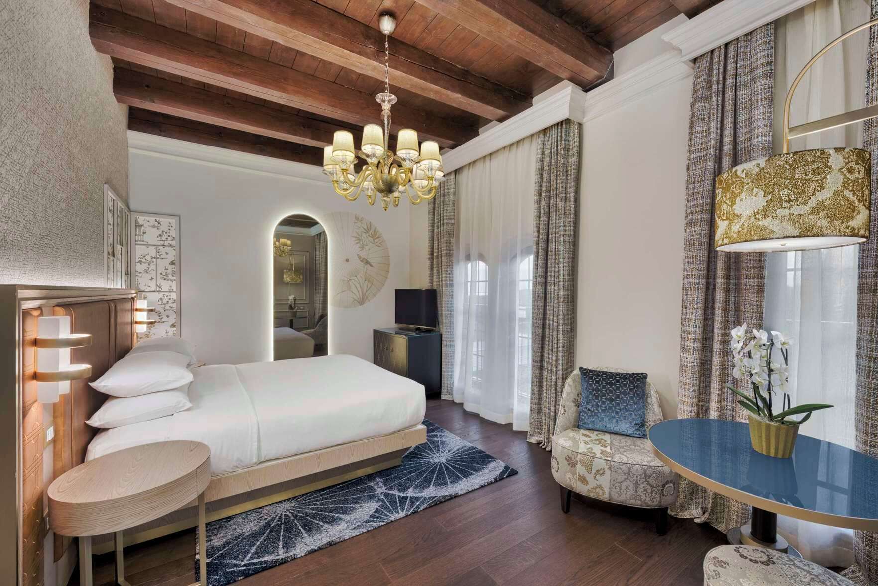 Literie hypoallergénique, minibar, coffres-forts dans les chambres