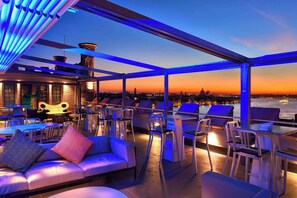 2 Bars/Lounges, Cocktailbar