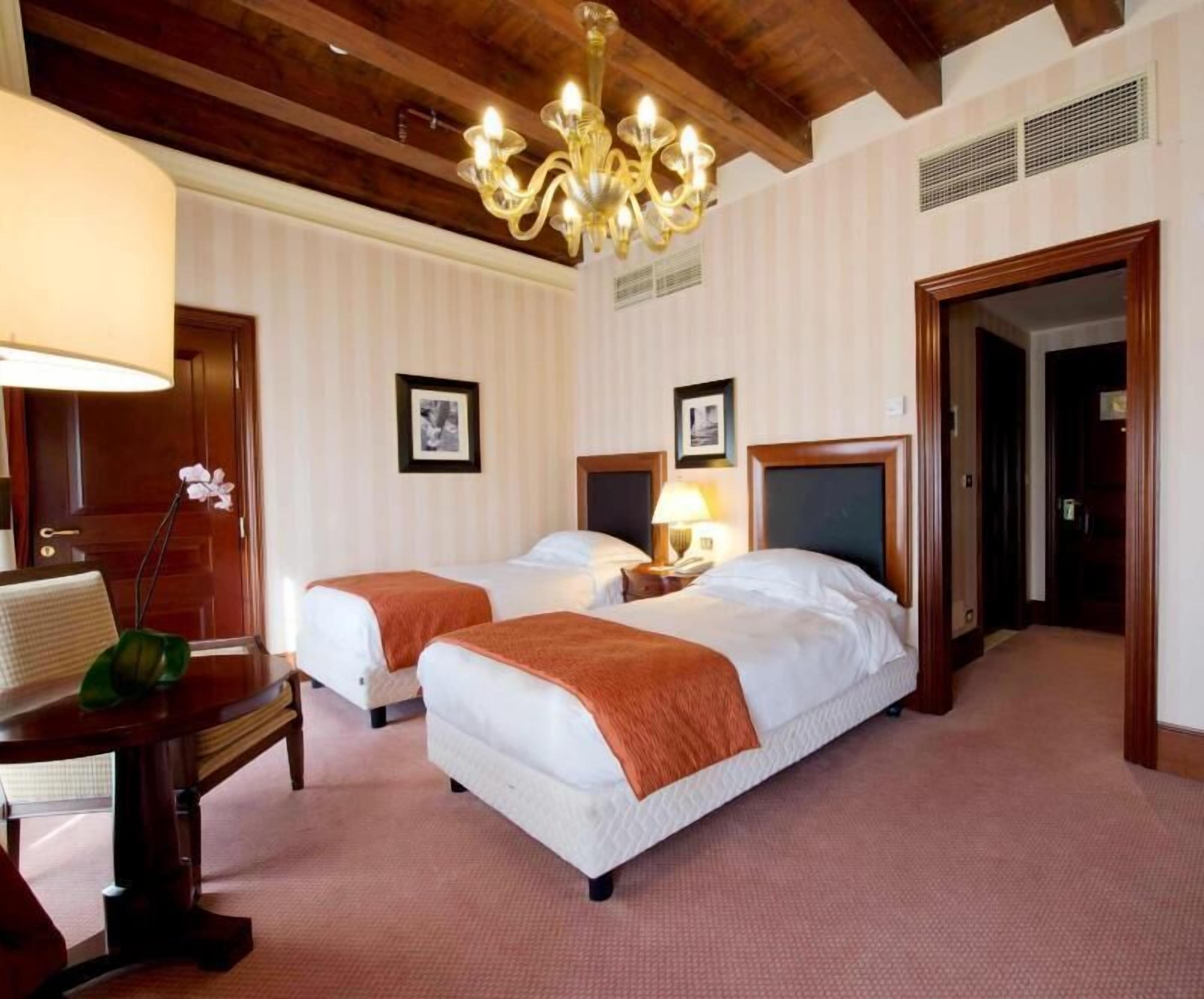 Allergikerbettwaren, Minibar, Zimmersafe, individuell eingerichtet