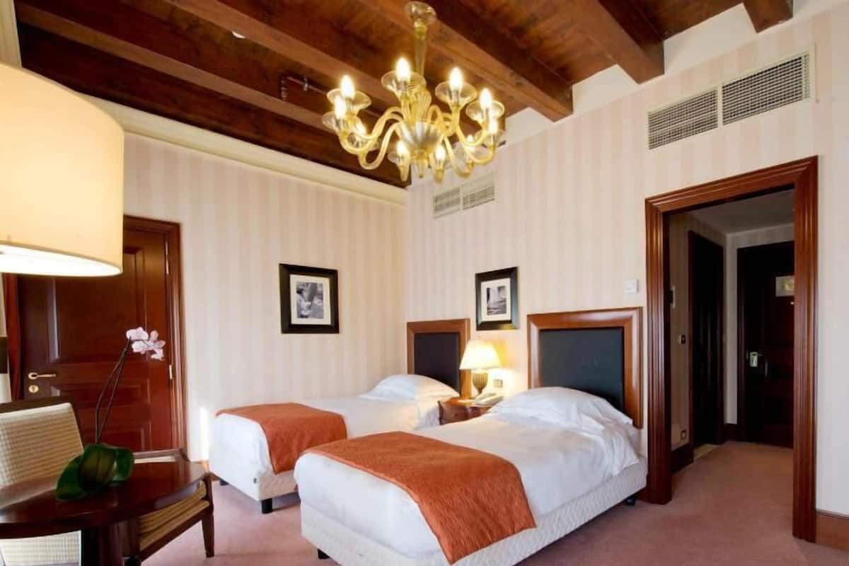 Hypo-allergenic bedding, minibar, in-room safe, individually furnished