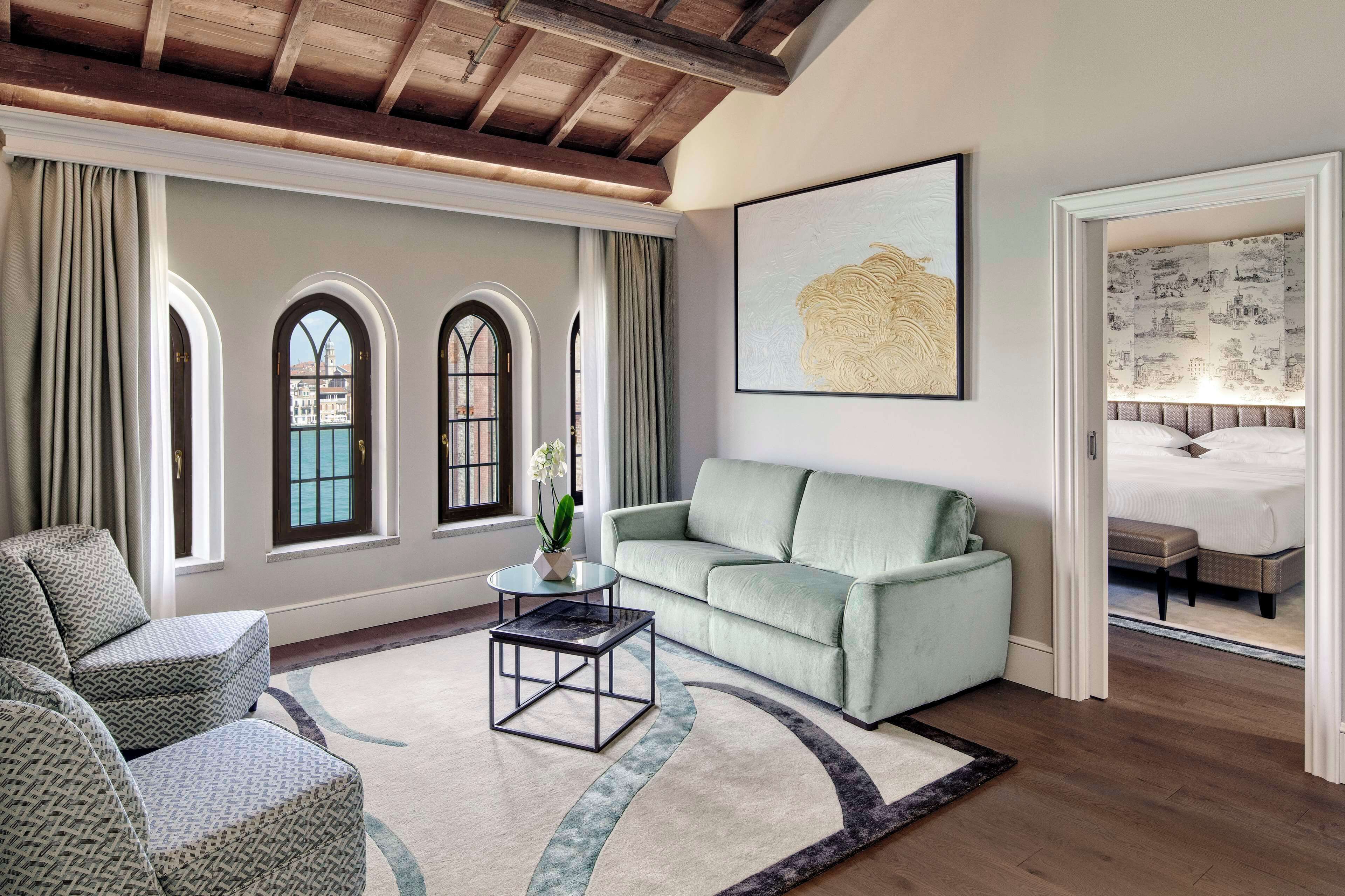 Executive Suite (Venice View) | Living area | 40-inch LED TV with satellite channels, TV, toys