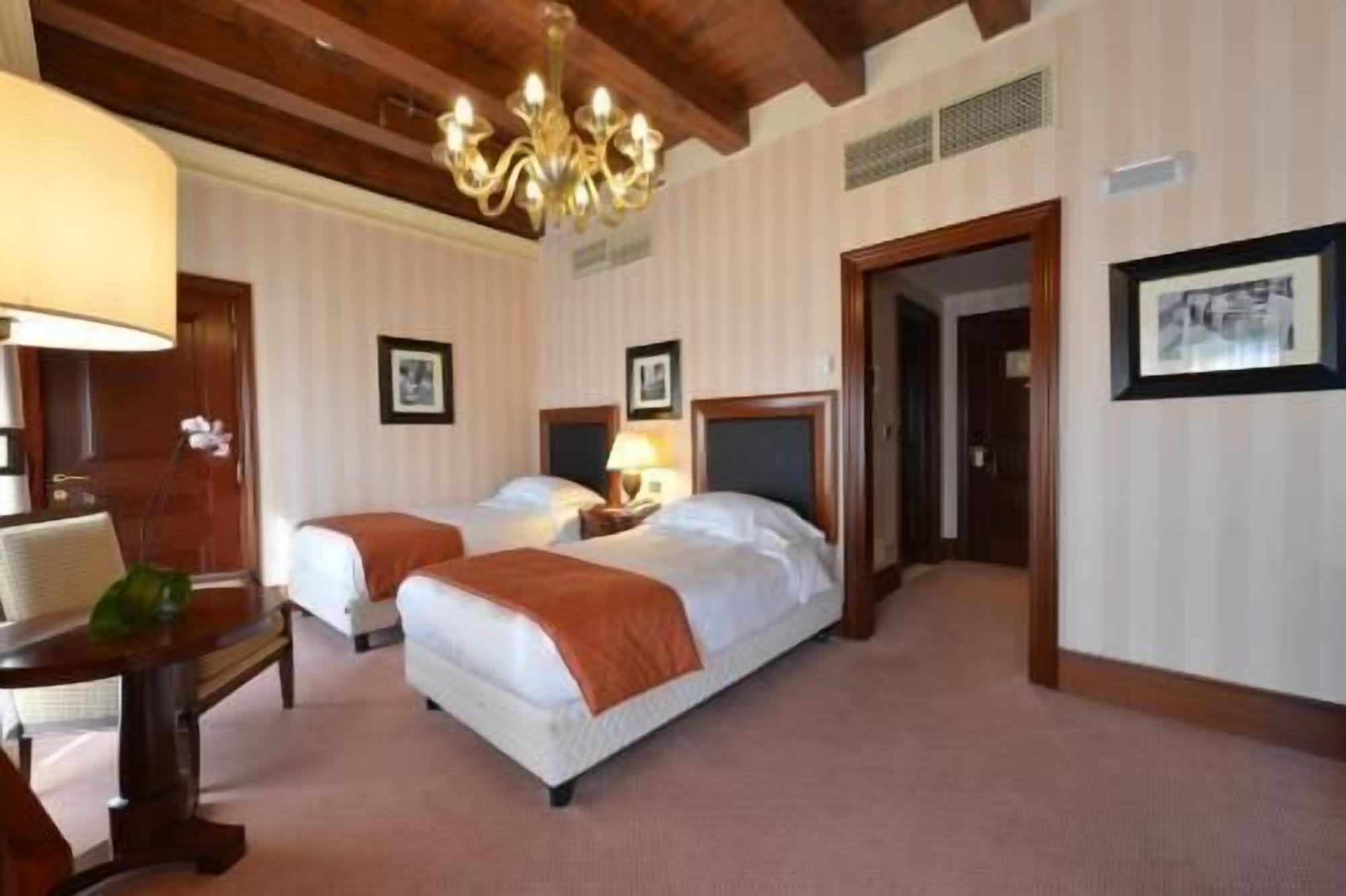 Allergikerbettwaren, Minibar, Zimmersafe, individuell eingerichtet