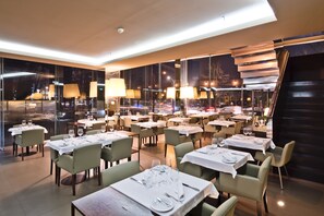 Frühstück, Mittagessen, Abendessen, regionale Küche 