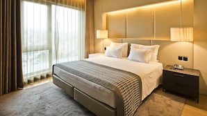 Standard Room, 2 Single Beds, Bathtub | Minibar, in-room safe, desk, soundproofing - Golden Tulip São João da Madeira Hotel (Sao Joao da Madeira)