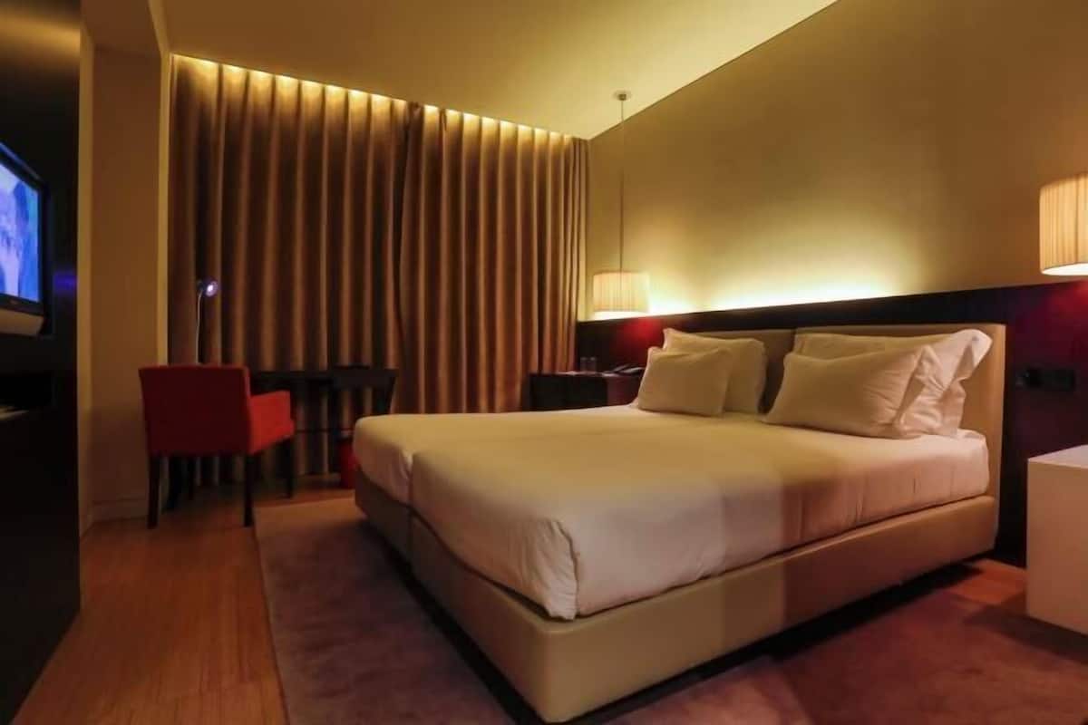 Minibar, két bảo mật tại phòng, bàn, phòng cách âm