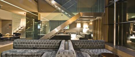 Coin salon dans le hall