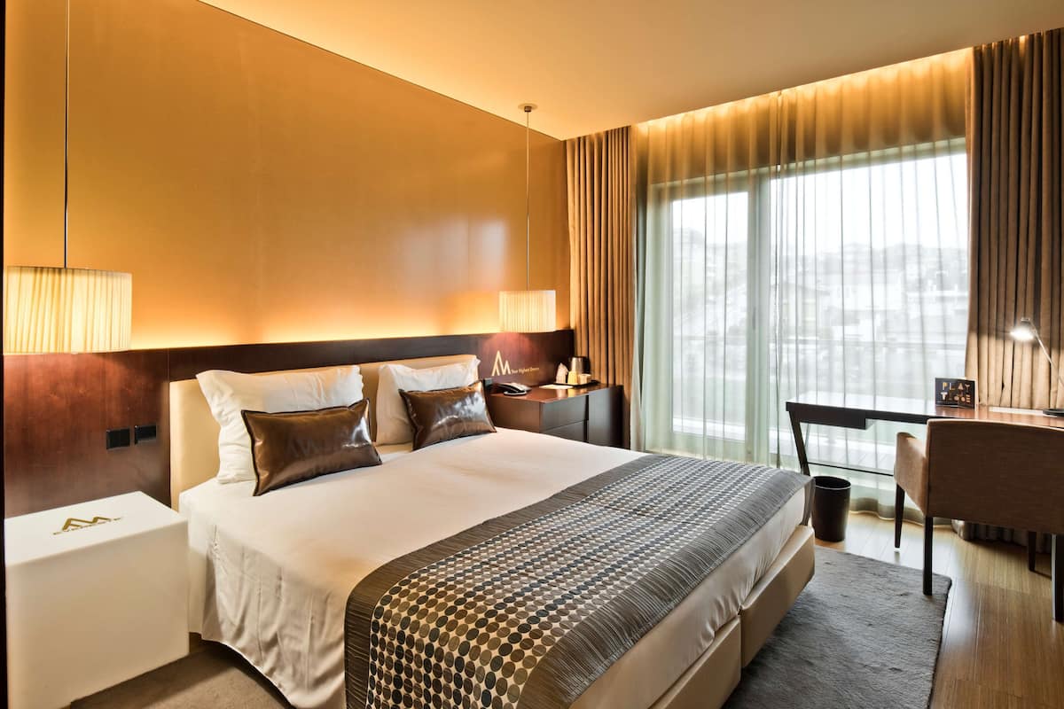 Phòng Superior, 1 giường đôi, bồn tắm | Minibar, két bảo mật tại phòng, bàn, phòng cách âm