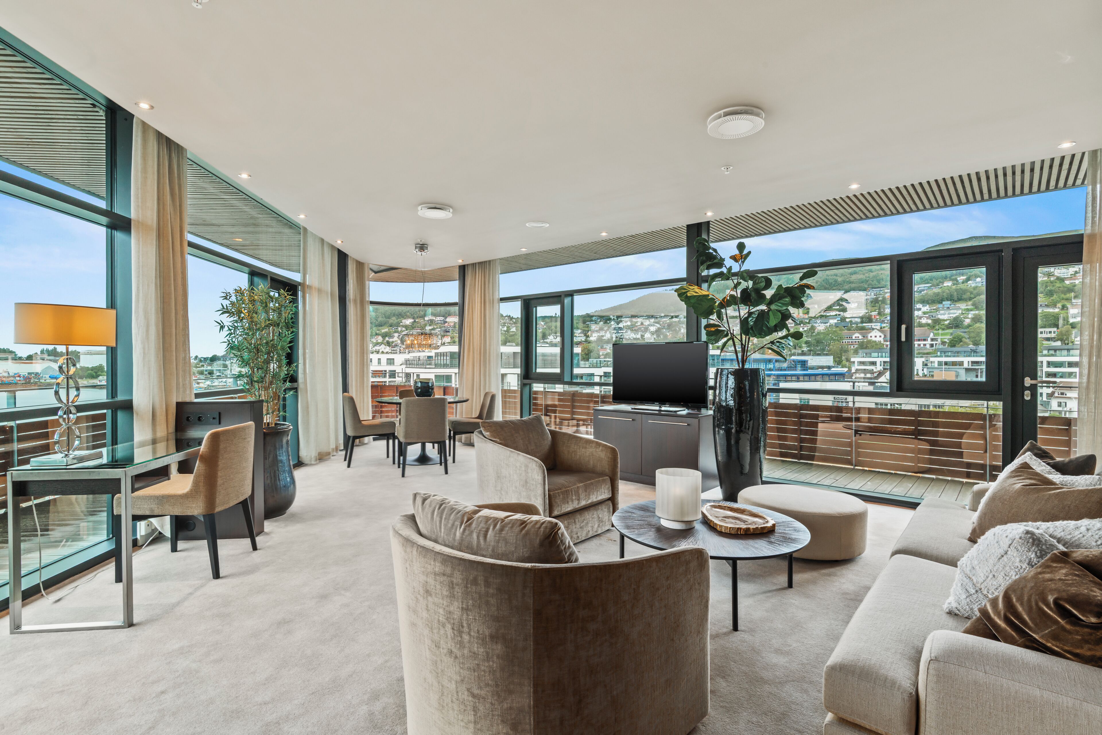 Suite, 1 Doppelbett, Nichtraucher | Wohnbereich