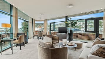 Suite, 1 Double Bed, Non Smoking | Living area | Flat-screen TV, pay movies, heated floors