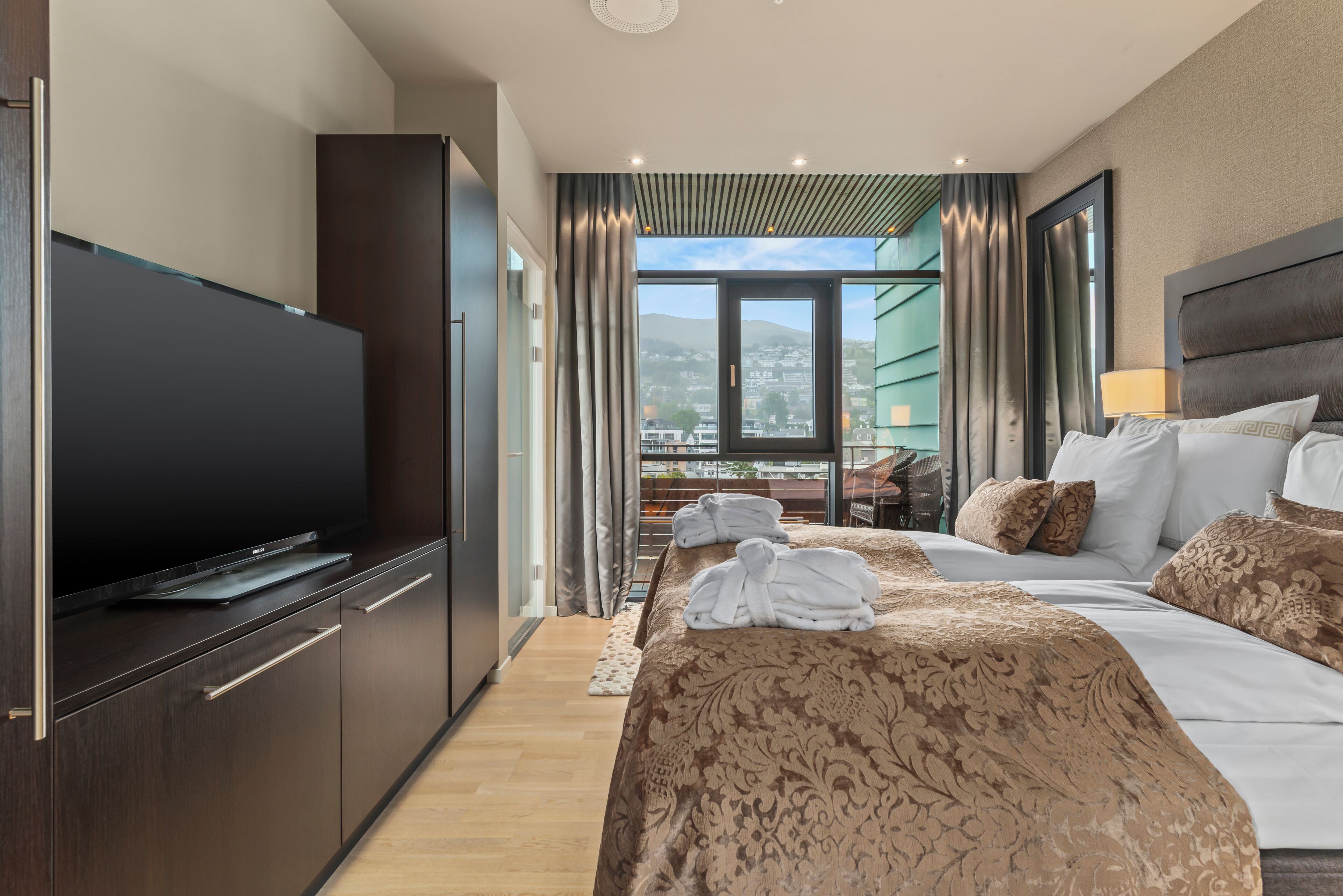 Suite, 1 dobbeltseng, ikke-røyk | Skrivebord, skrivebord for bærbar PC og strykejern/-brett