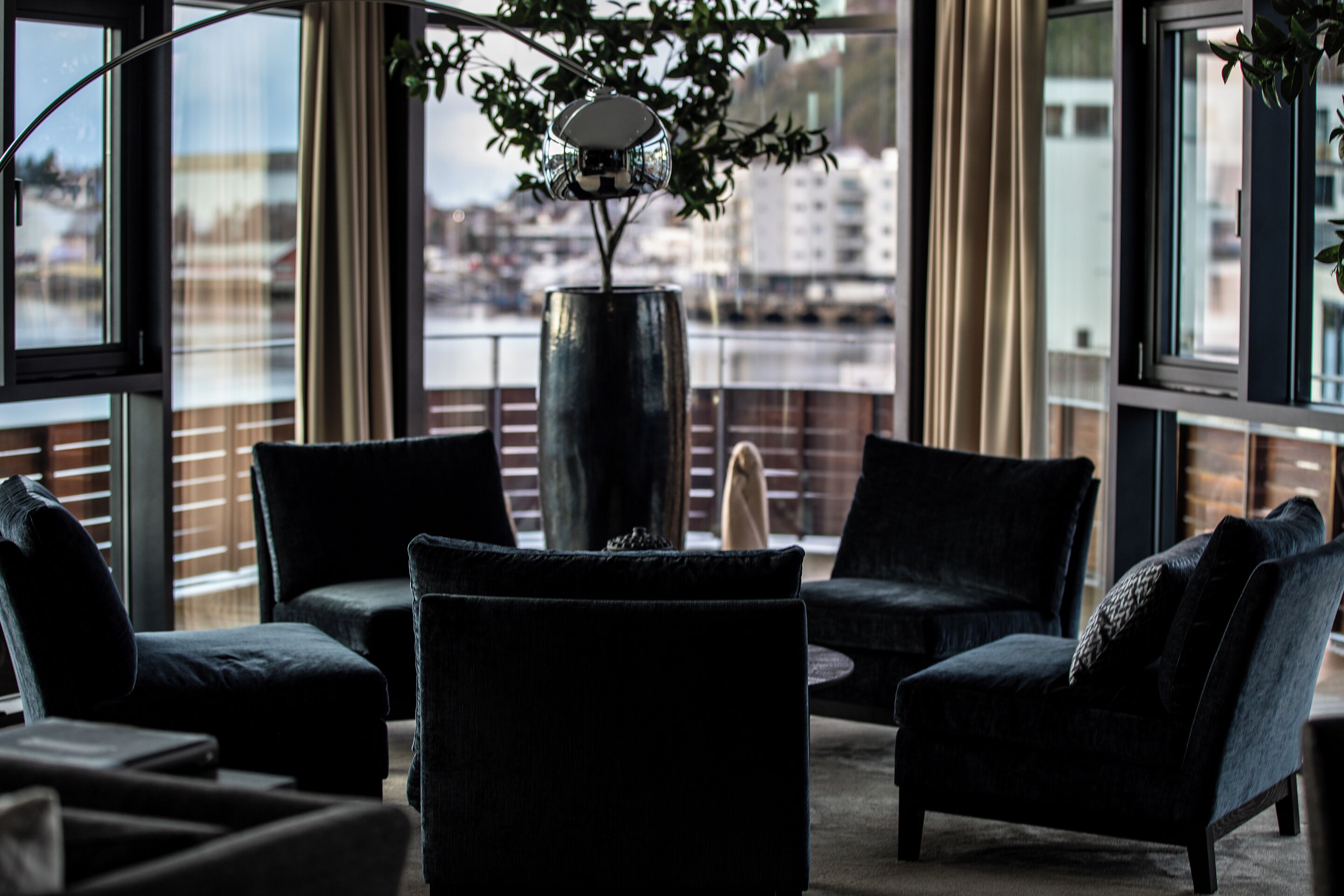 suite, 1 double bed, non smoking | desk, iron/ironing board, free wifi, bed sheets