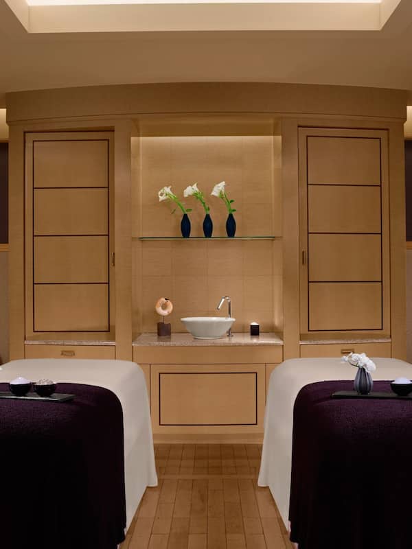Sauna, hot tub, body treatments, aromatherapy, body wraps, body scrubs