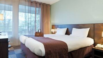 Een kluis op de kamer, een bureau, een laptopwerkplek