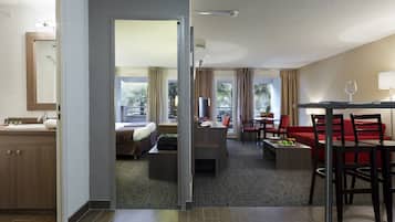 Apartment, 1 Bedroom, Park View | In-room safe, desk, laptop workspace, blackout drapes