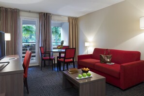 In-room safe, desk, laptop workspace, blackout curtains - Residence La Reserve (Ferney-Voltaire)