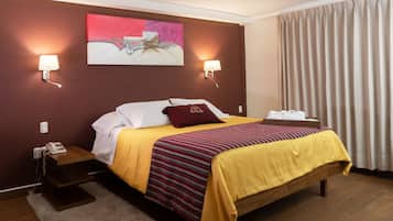 Senior Suite | Down duvets, in-room safe, laptop workspace, free cots/infant beds