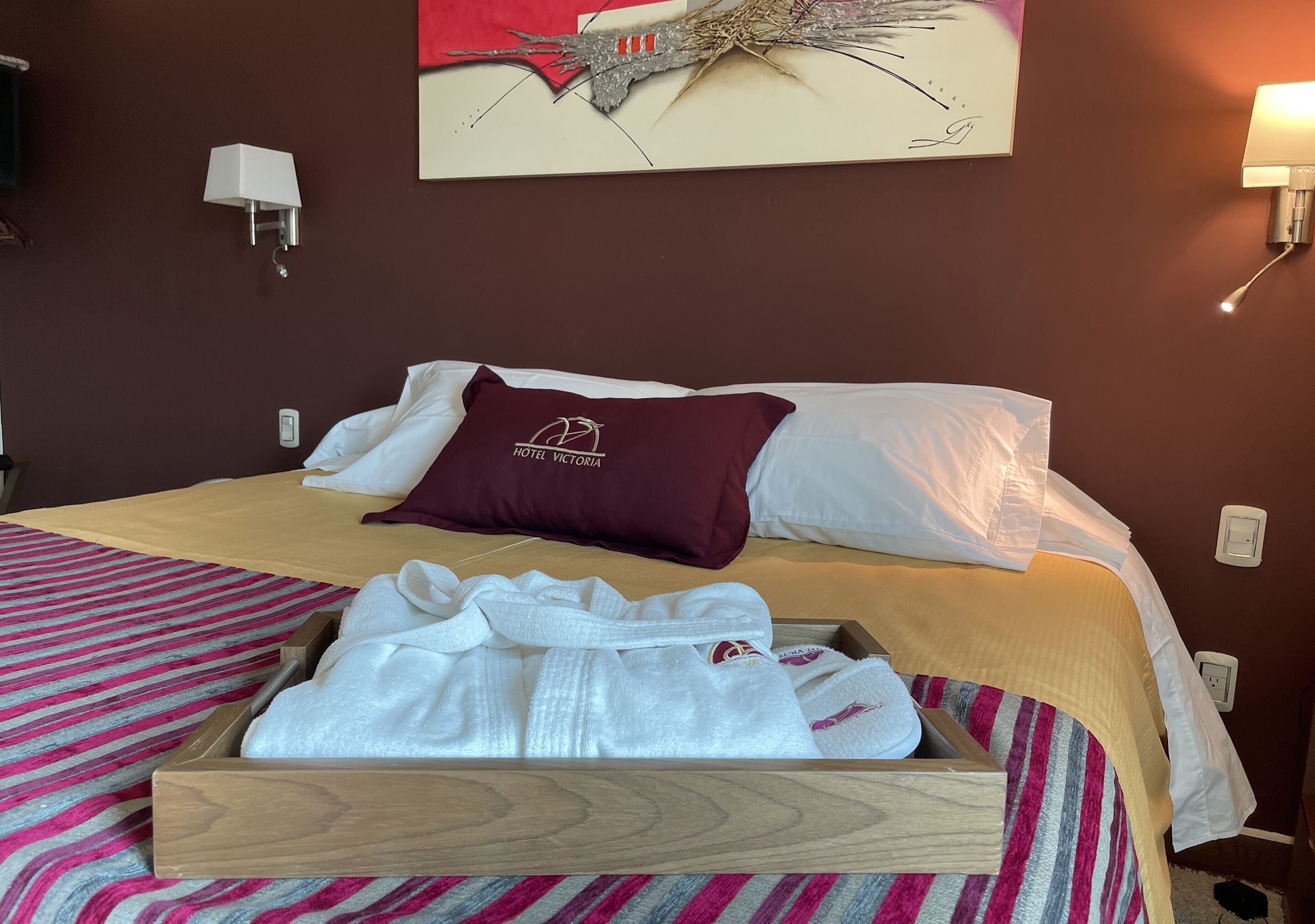 Suite senior | Edredón y caja de seguridad en la habitación 
