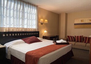 주니어룸 | 오리/거위털 이불, 객실 내 금고, 노트북 작업 공간, 무료 유아용 침대