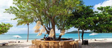Poolside bar