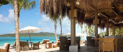 2 restauranter; serverer morgenmad